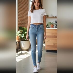 7 for all Mankind High-Rise Skinny Jeans Light Wash Size 24